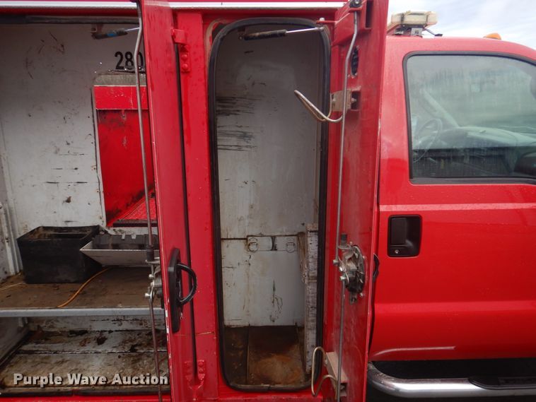 image for item DM7261 2004 Ford F550 Super Duty  utility / service truck