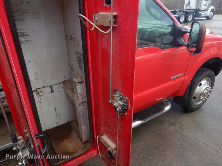 image for item DM7261 2004 Ford F550 Super Duty  utility / service truck