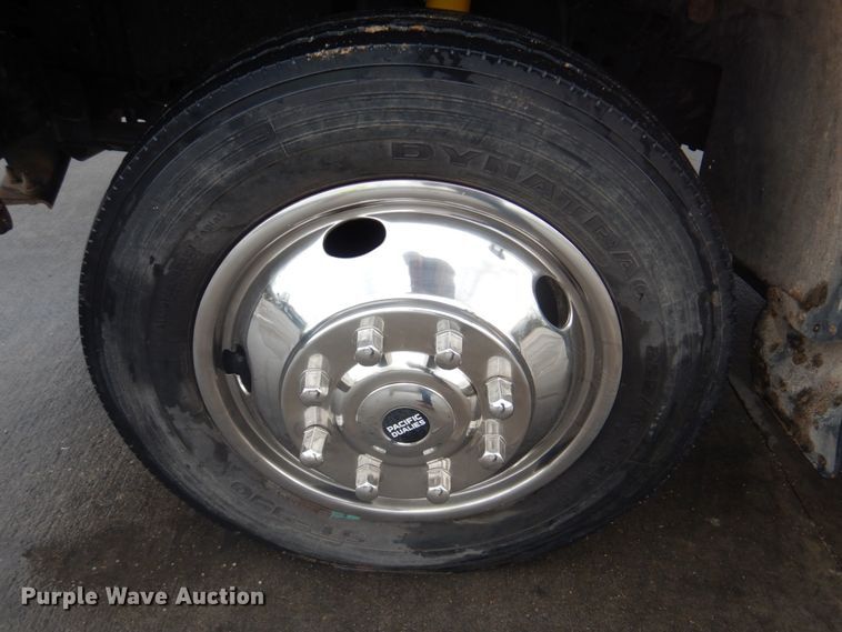 image for item DM7261 2004 Ford F550 Super Duty  utility / service truck