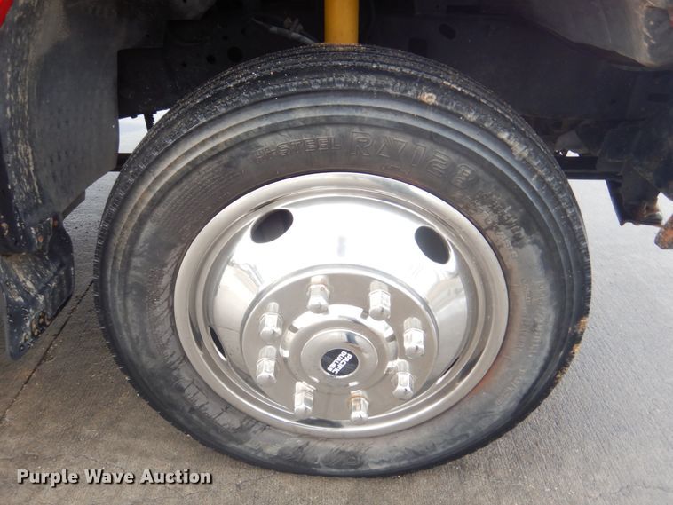 image for item DM7261 2004 Ford F550 Super Duty  utility / service truck