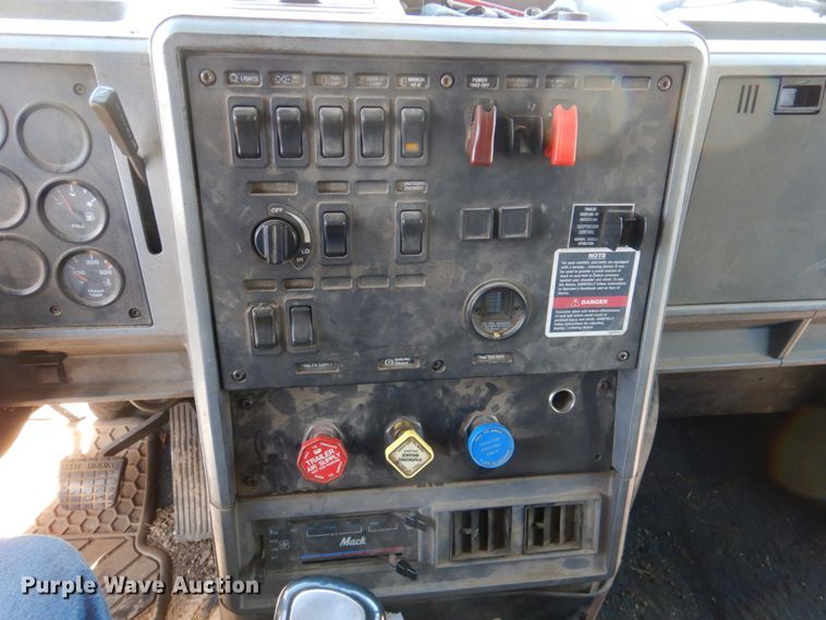 image for item DN1269 1998 Mack CH613  dump truck