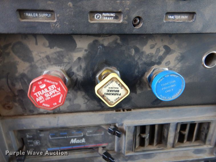 image for item DN1269 1998 Mack CH613  dump truck