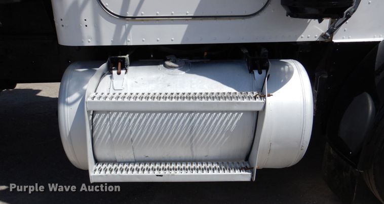 image for item DN7311 1995 Peterbilt 379  dump truck