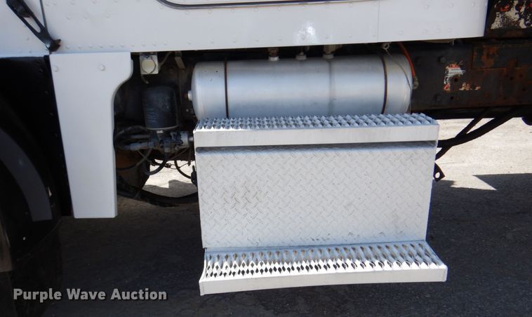 image for item DN7311 1995 Peterbilt 379  dump truck