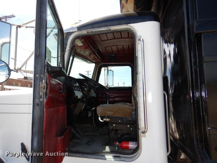 image for item DN7311 1995 Peterbilt 379  dump truck