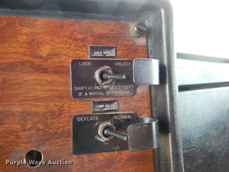 image for item DN7311 1995 Peterbilt 379  dump truck