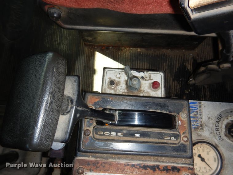 image for item DN7311 1995 Peterbilt 379  dump truck