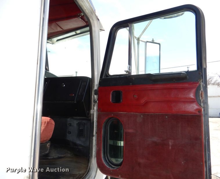 image for item DN7311 1995 Peterbilt 379  dump truck