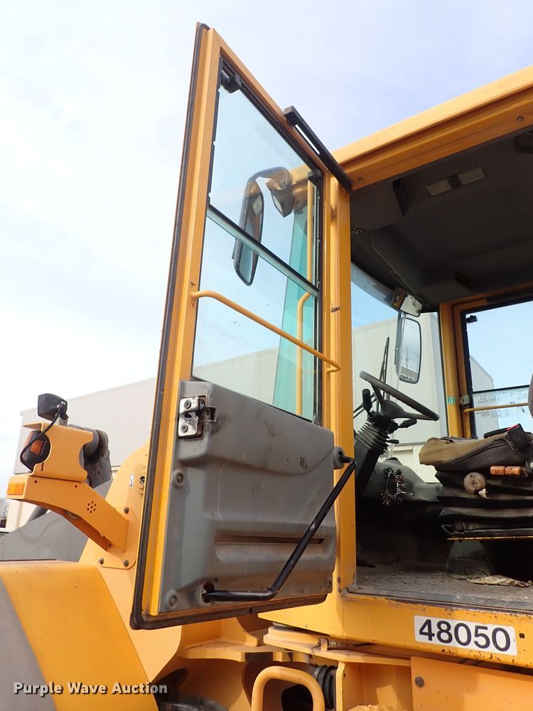 image for item DP4516 2003 Volvo L110E  wheel loader