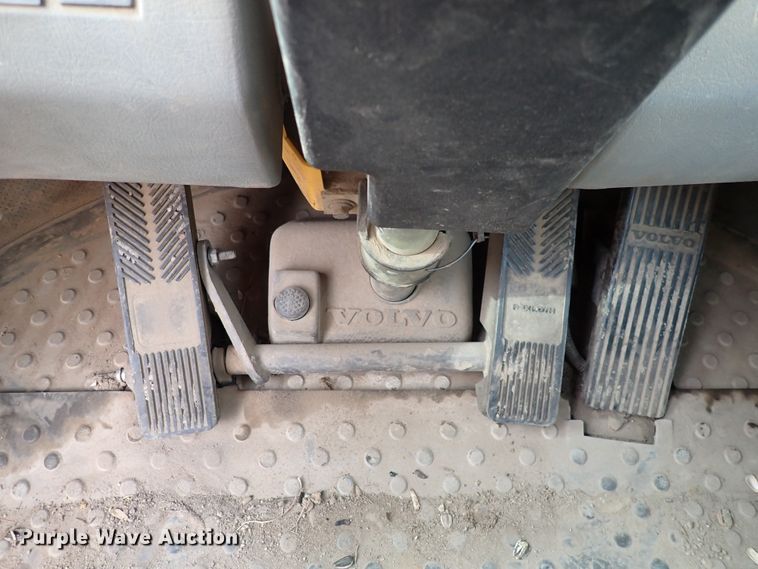 image for item DP4516 2003 Volvo L110E  wheel loader