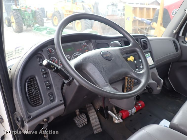 image for item DP4519 2016 Freightliner M2 106  utility / service truck