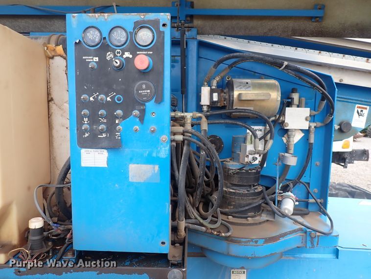 image for item DP4544 2002 Genie S85  boom lift