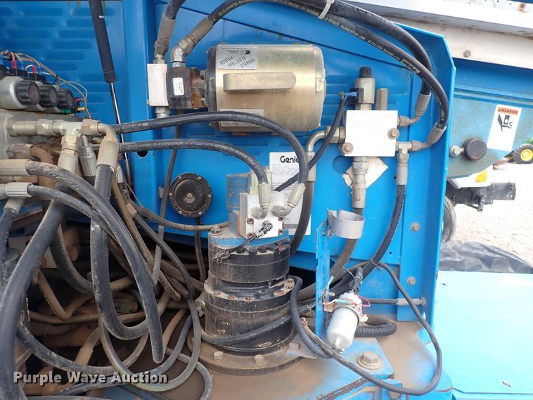 image for item DP4544 2002 Genie S85  boom lift