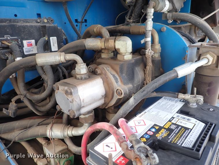 image for item DP4544 2002 Genie S85  boom lift