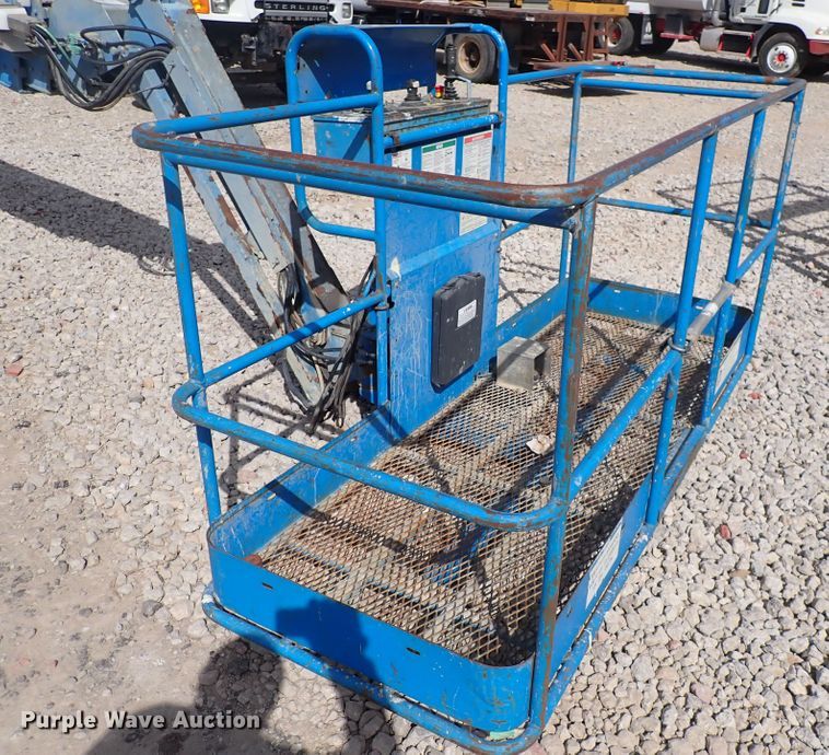 image for item DP4544 2002 Genie S85  boom lift