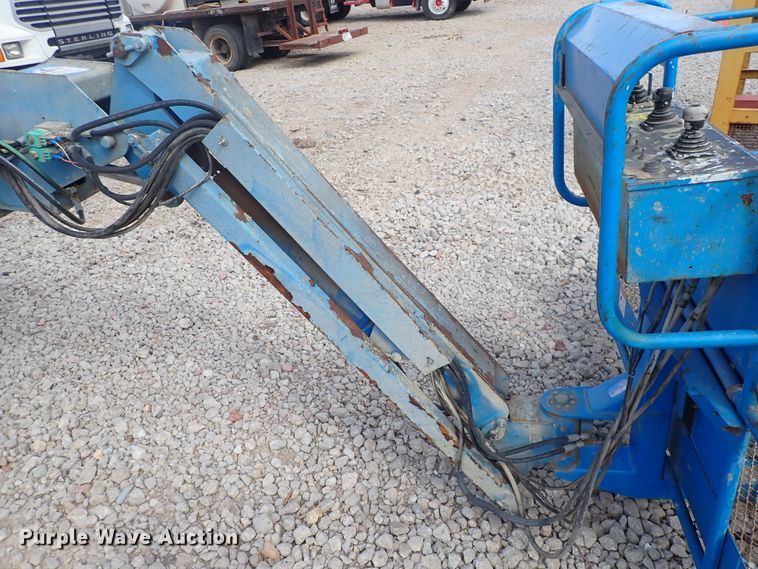 image for item DP4544 2002 Genie S85  boom lift