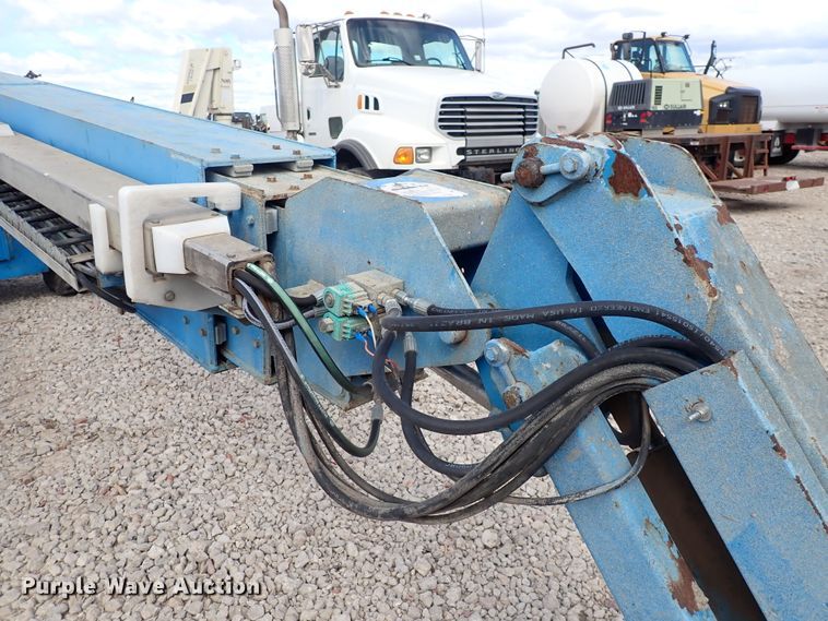 image for item DP4544 2002 Genie S85  boom lift