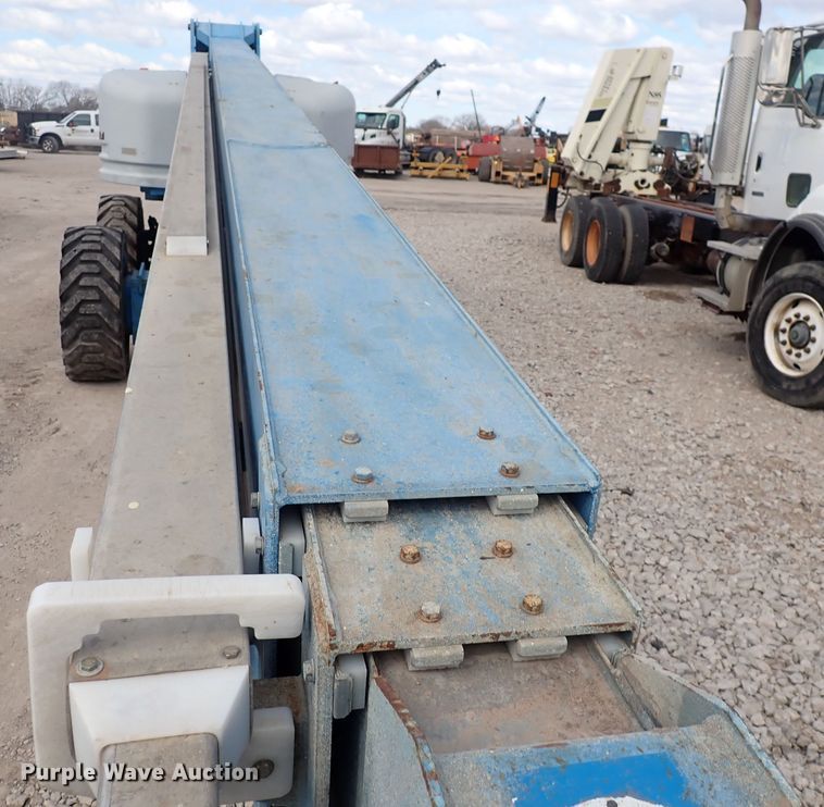 image for item DP4544 2002 Genie S85  boom lift