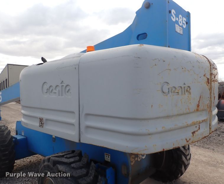 image for item DP4544 2002 Genie S85  boom lift