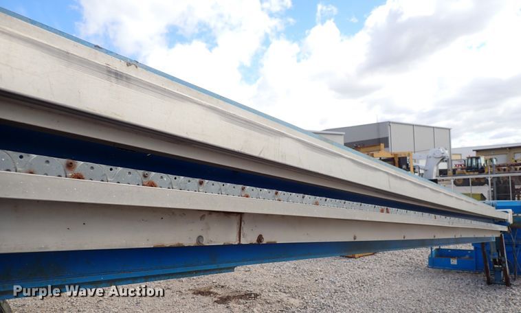 image for item DP4544 2002 Genie S85  boom lift