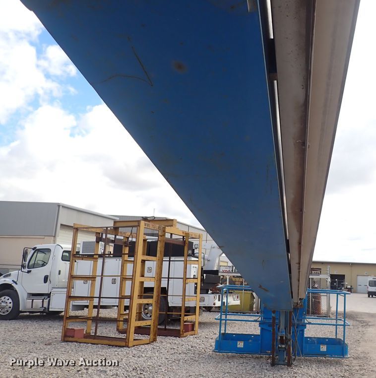 image for item DP4544 2002 Genie S85  boom lift