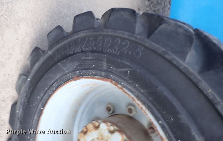 image for item DP4544 2002 Genie S85  boom lift