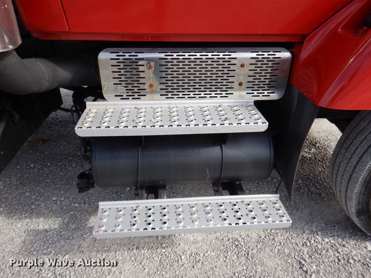 image for item DP5424 2004 International 7400  dump truck