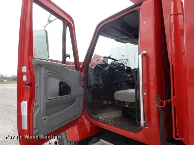 image for item DP5424 2004 International 7400  dump truck