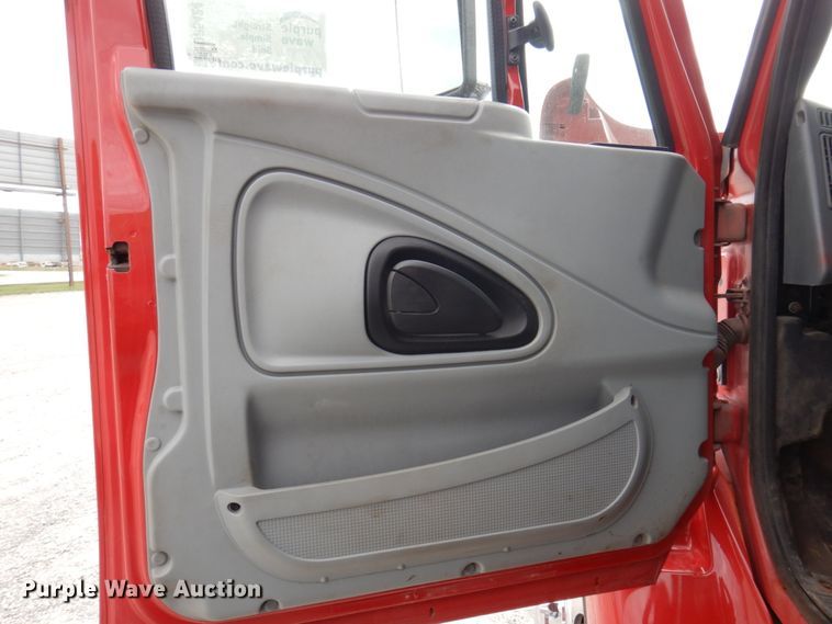 image for item DP5424 2004 International 7400  dump truck