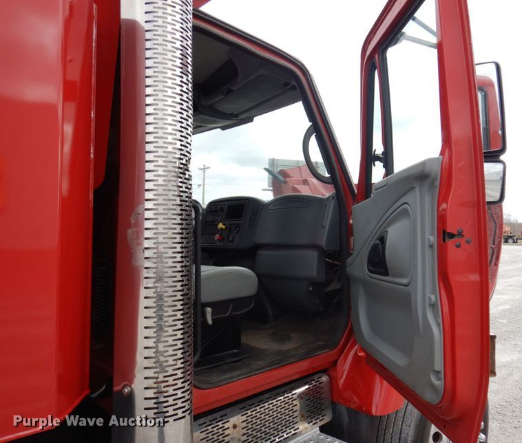 image for item DP5424 2004 International 7400  dump truck