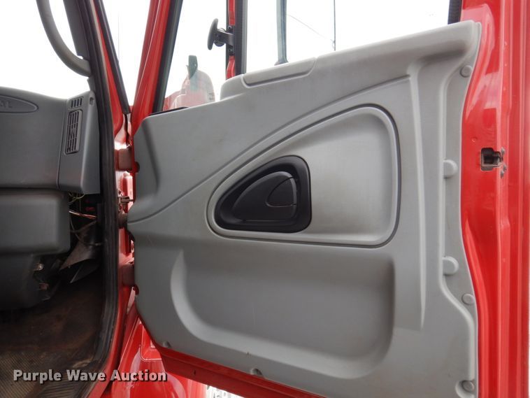 image for item DP5424 2004 International 7400  dump truck