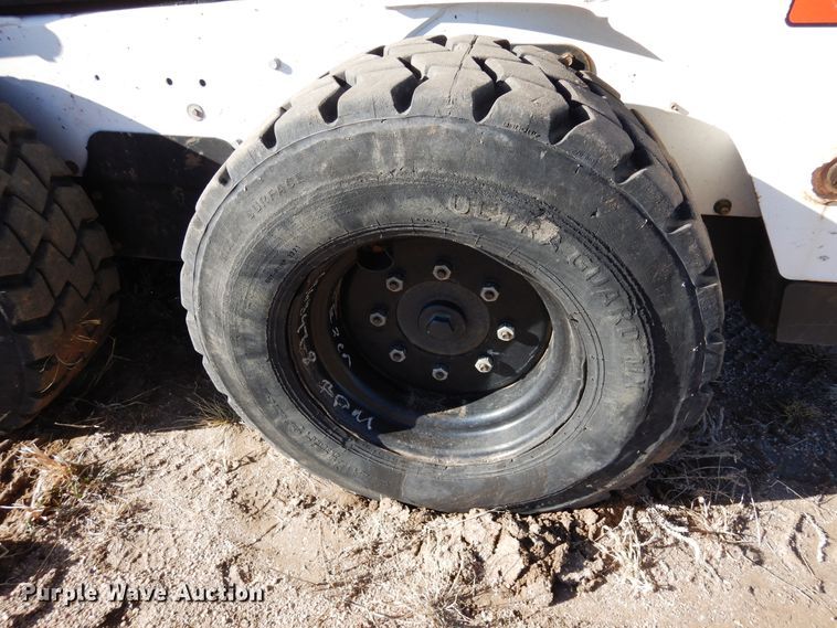 image for item DR1141 2016 Bobcat S590  skid steer loader