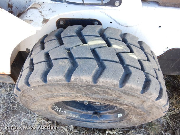 image for item DR1141 2016 Bobcat S590  skid steer loader