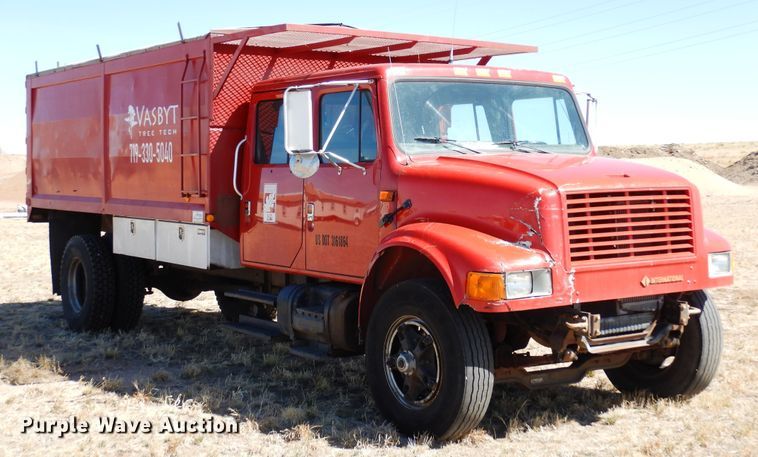 image for item DR1147 1990 International 4700  Crew Cab chipper truck