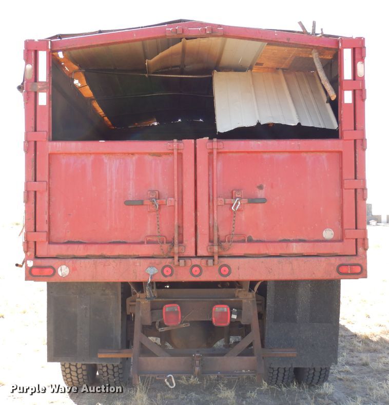 image for item DR1147 1990 International 4700  Crew Cab chipper truck