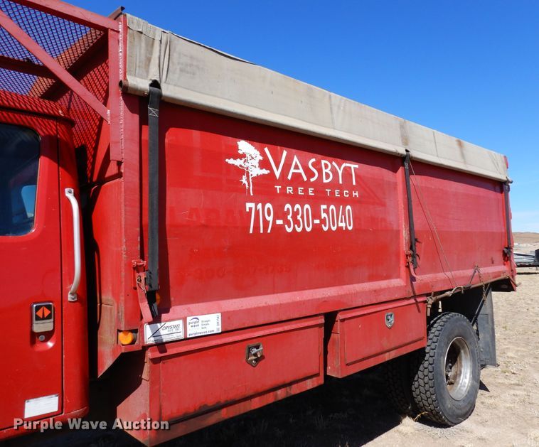 image for item DR1147 1990 International 4700  Crew Cab chipper truck