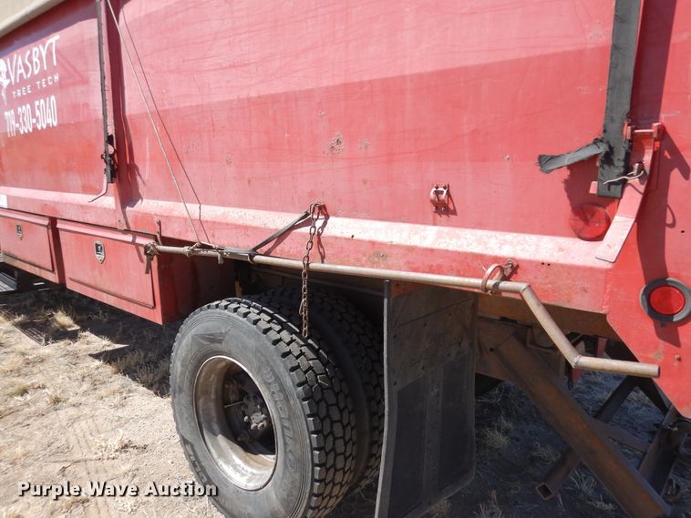 image for item DR1147 1990 International 4700  Crew Cab chipper truck