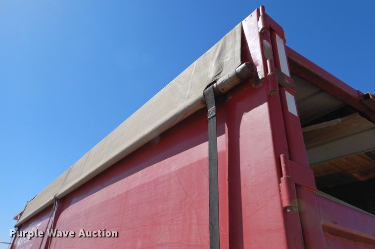 image for item DR1147 1990 International 4700  Crew Cab chipper truck