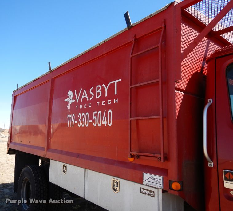 image for item DR1147 1990 International 4700  Crew Cab chipper truck