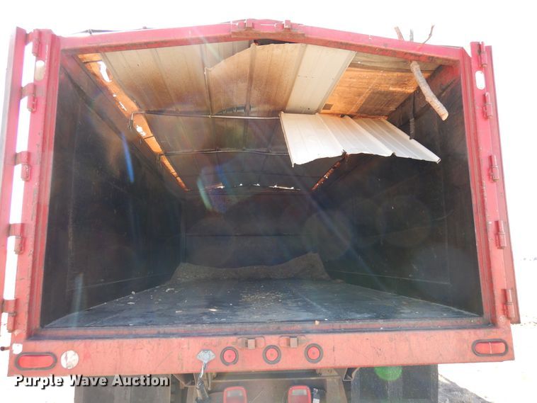 image for item DR1147 1990 International 4700  Crew Cab chipper truck