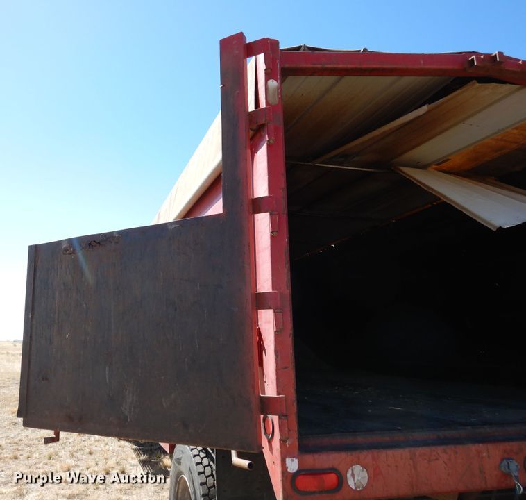 image for item DR1147 1990 International 4700  Crew Cab chipper truck