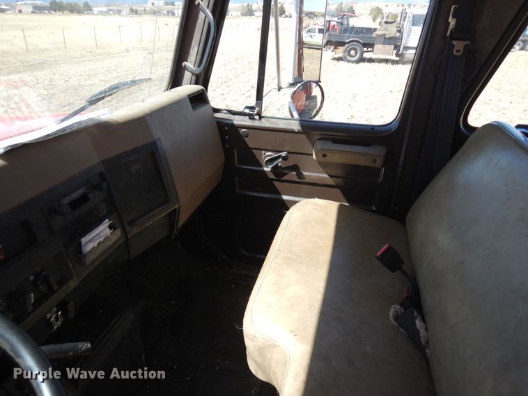 image for item DR1147 1990 International 4700  Crew Cab chipper truck