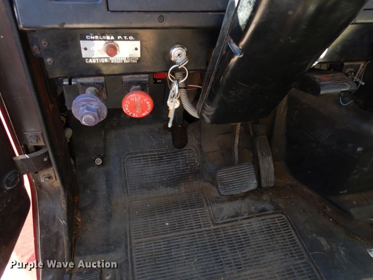 image for item DR1147 1990 International 4700  Crew Cab chipper truck