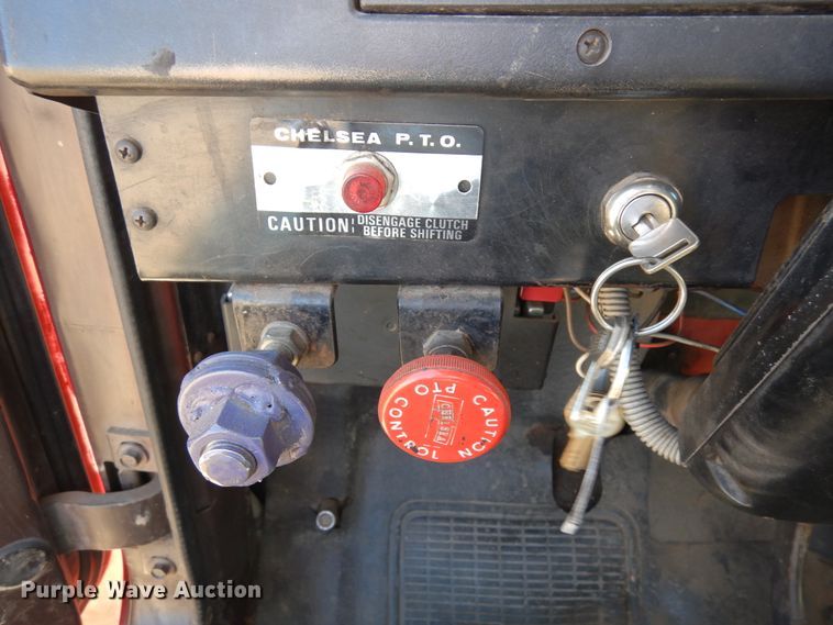 image for item DR1147 1990 International 4700  Crew Cab chipper truck