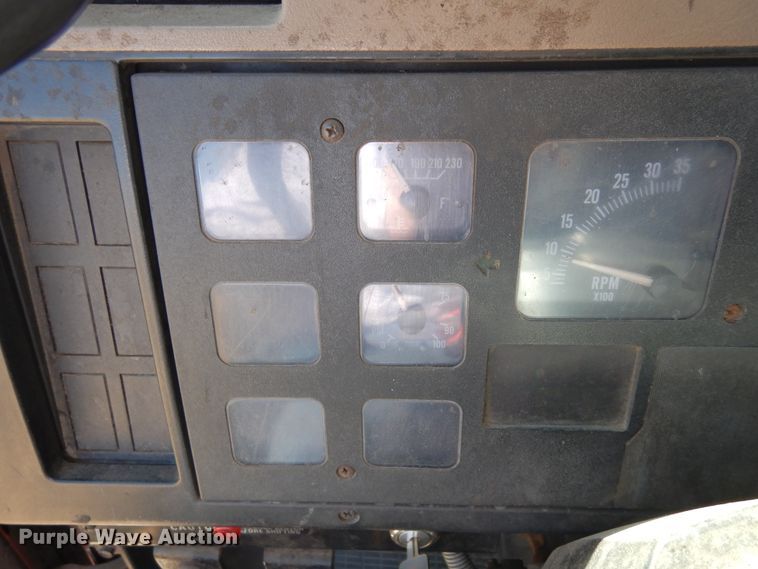 image for item DR1147 1990 International 4700  Crew Cab chipper truck