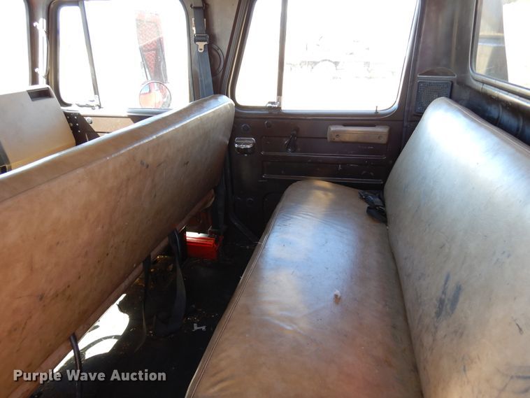 image for item DR1147 1990 International 4700  Crew Cab chipper truck