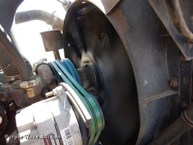 image for item DR1147 1990 International 4700  Crew Cab chipper truck