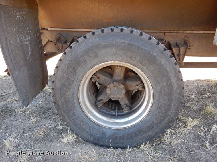 image for item DR1147 1990 International 4700  Crew Cab chipper truck