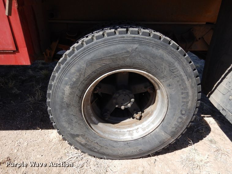 image for item DR1147 1990 International 4700  Crew Cab chipper truck