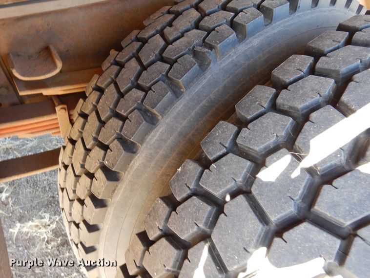 image for item DR1147 1990 International 4700  Crew Cab chipper truck